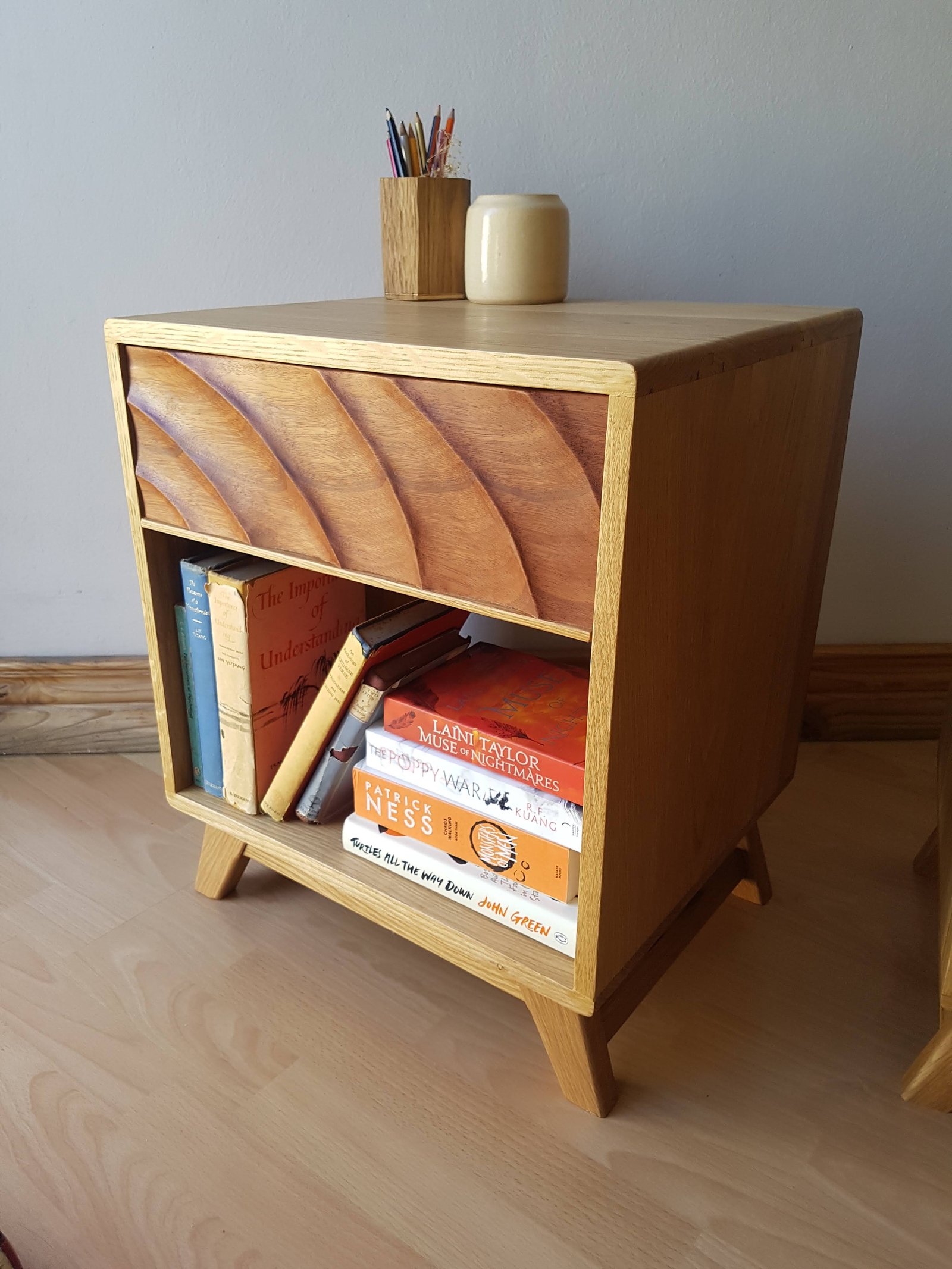 Dune Bedside Pedestal - Grain Detail